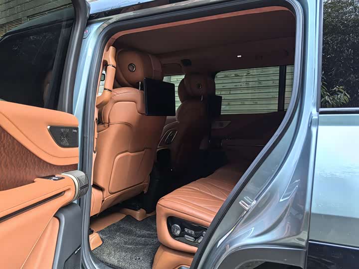 Фото 6 - BYD Yangwang U8