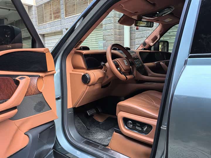 Фото 7 - BYD Yangwang U8