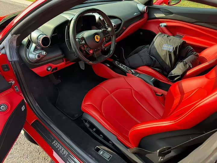 Photo 4 - Ferrari F8