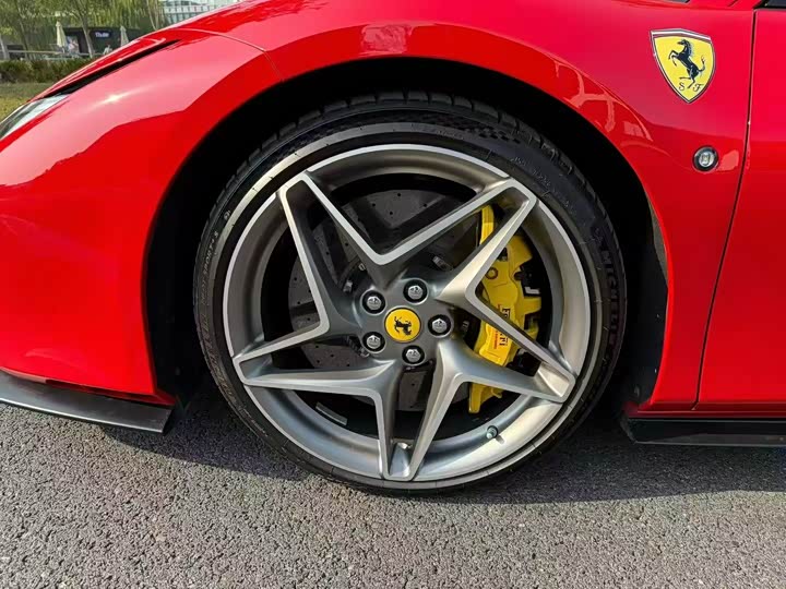 Photo 7 - Ferrari F8