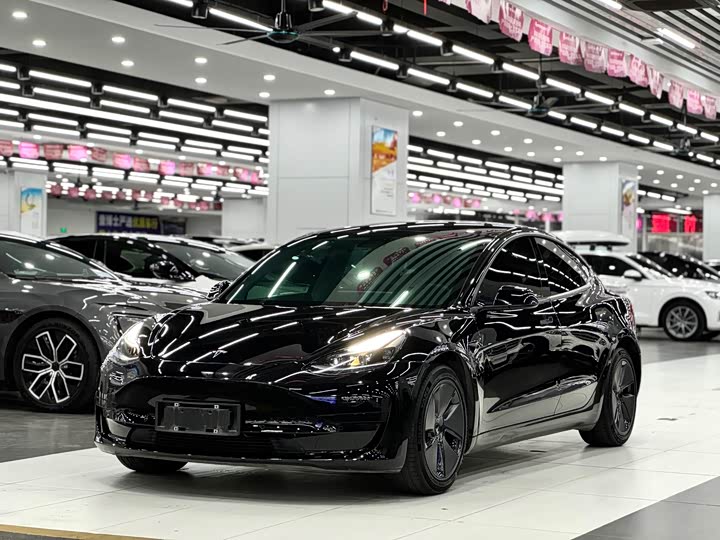 Фото 1 - Tesla Model 3