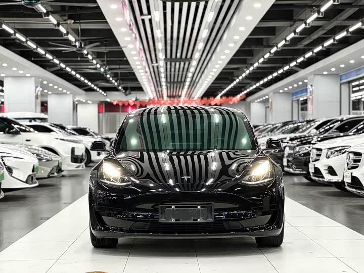 Фото 2 - Tesla Model 3