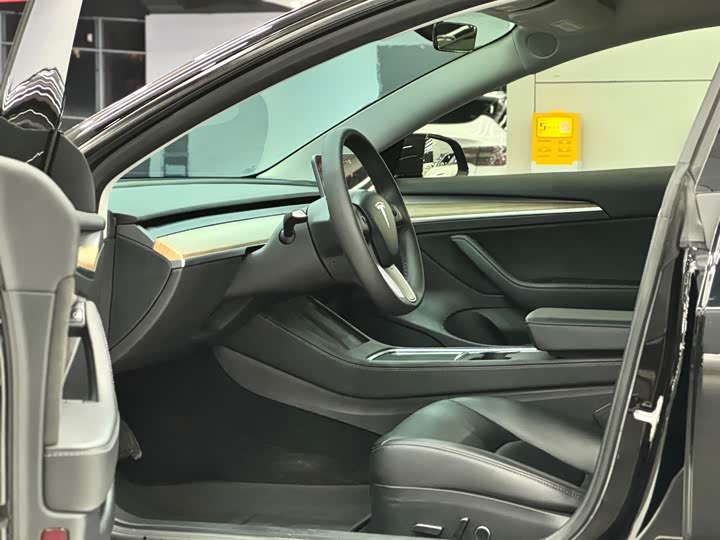 Фото 8 - Tesla Model 3