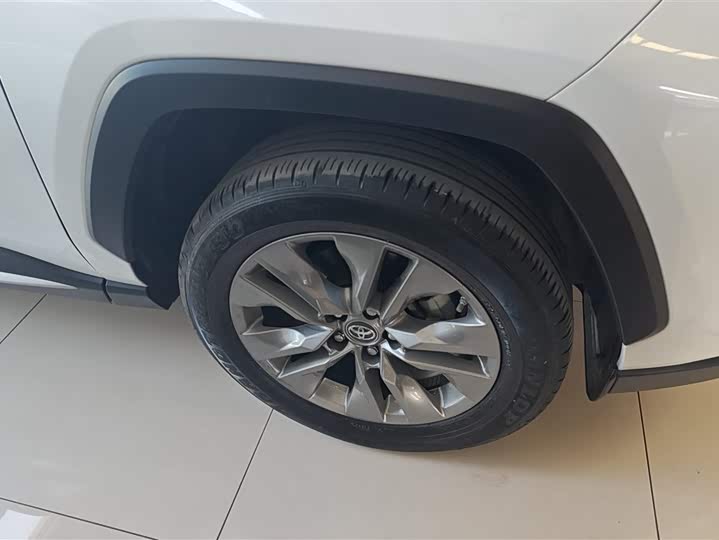 Фото 6 - Toyota Wildlander