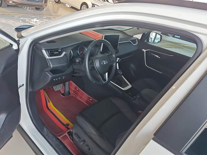 Фото 9 - Toyota Wildlander