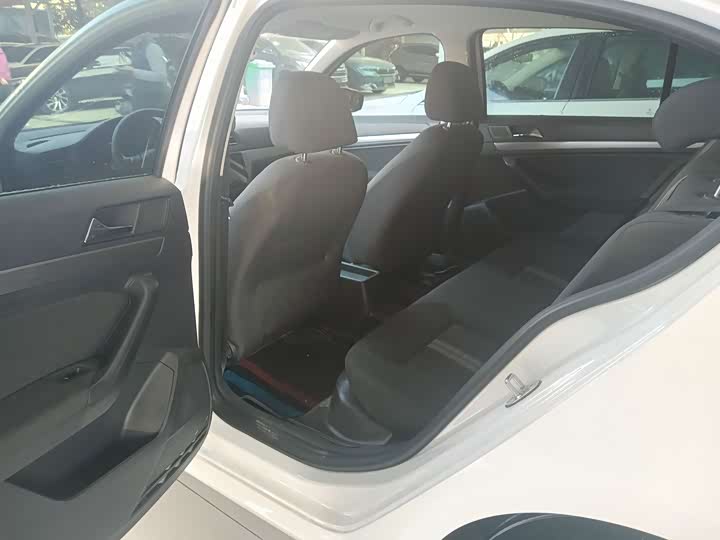 Фото 7 - Volkswagen Lavida