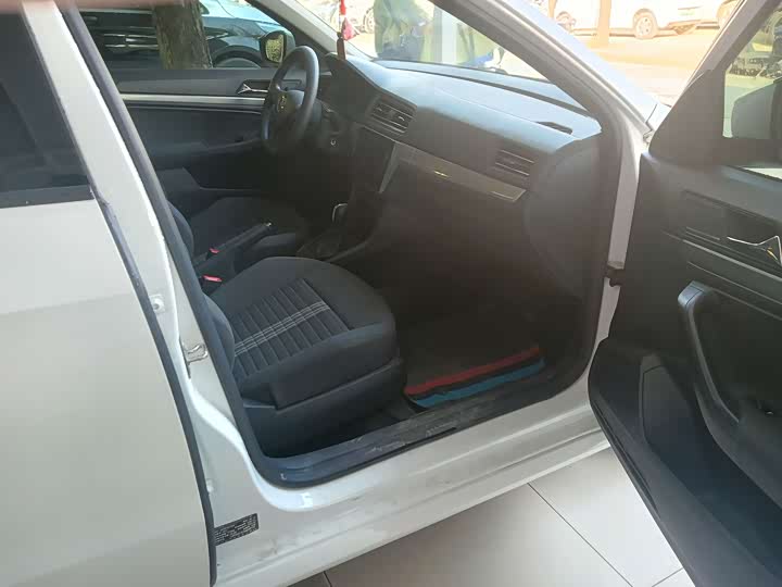 Фото 8 - Volkswagen Lavida