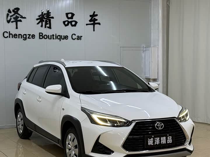 Фото 3 - Toyota Yaris L Hatchback