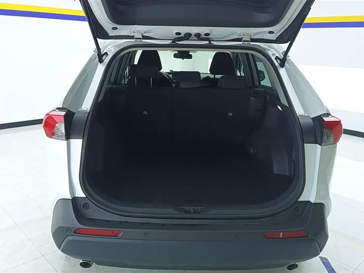 Фото 4 - Toyota RAV4