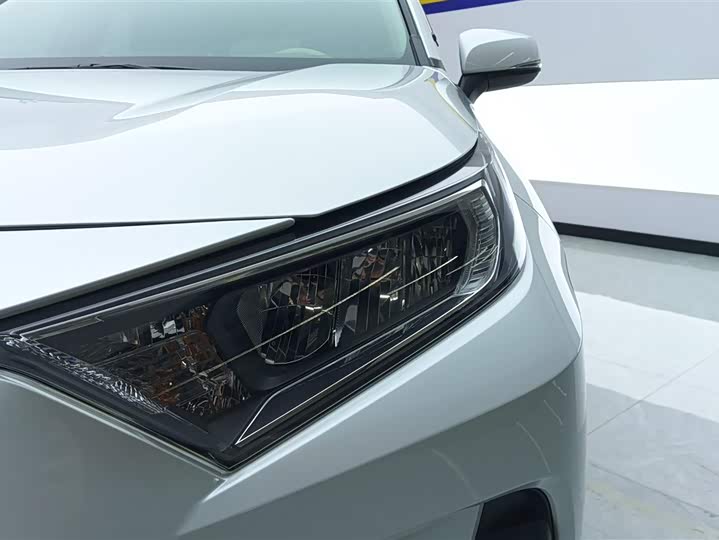 Фото 5 - Toyota RAV4