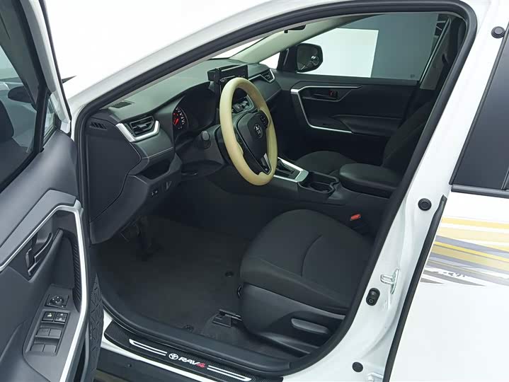 Фото 9 - Toyota RAV4