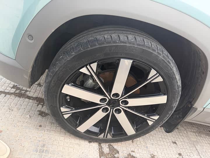 Фото 8 - Geely Icon