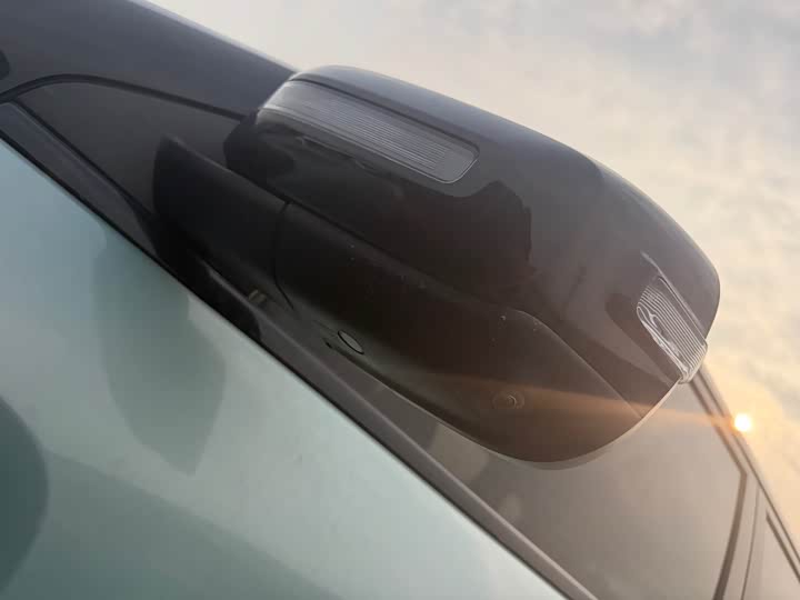 Фото 9 - Geely Icon