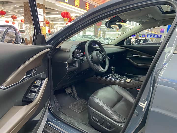 Фото 7 - Mazda CX-30