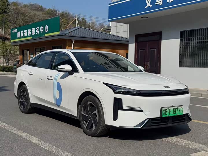 Photo 2 - Geely Galaxy L6