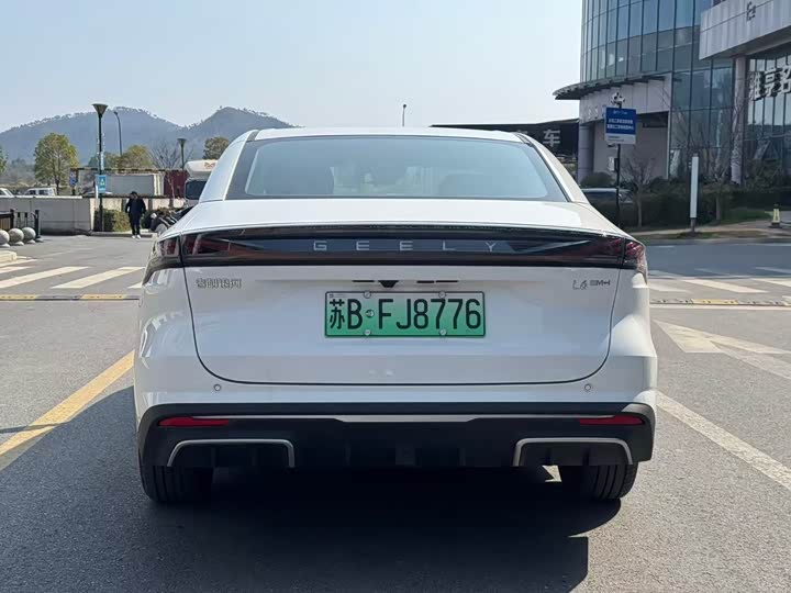 Photo 4 - Geely Galaxy L6