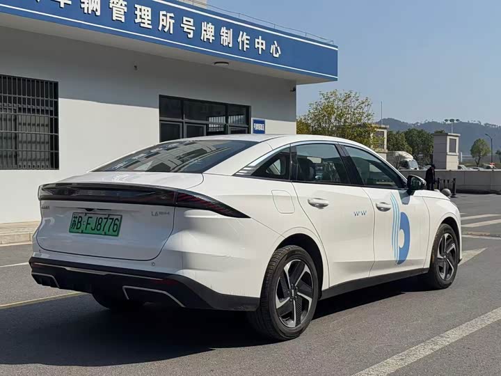 Photo 6 - Geely Galaxy L6