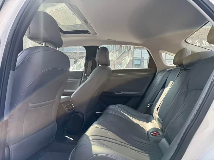 Photo 9 - Geely Galaxy L6