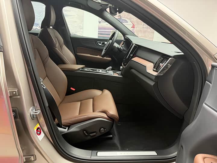 Фото 4 - Volvo XC60