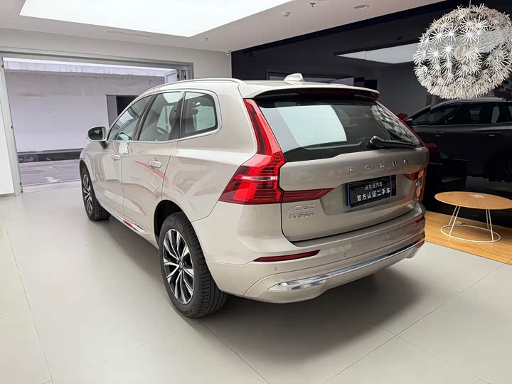Фото 8 - Volvo XC60