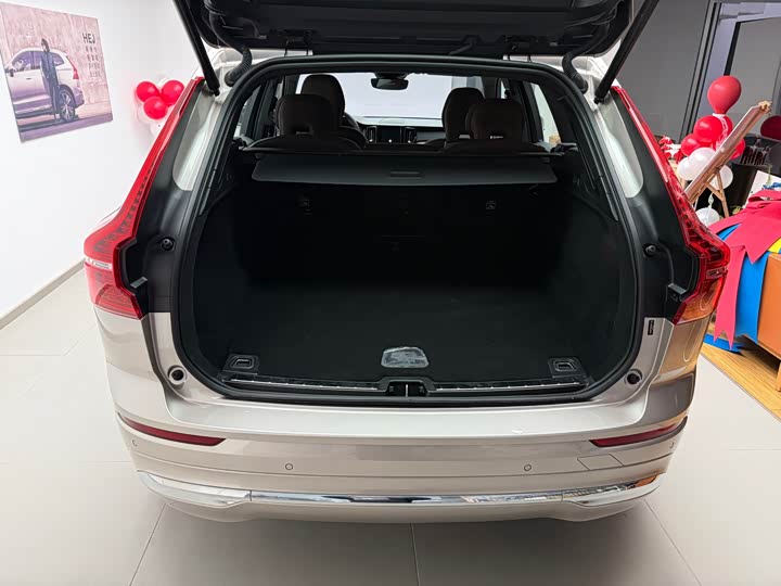 Фото 9 - Volvo XC60