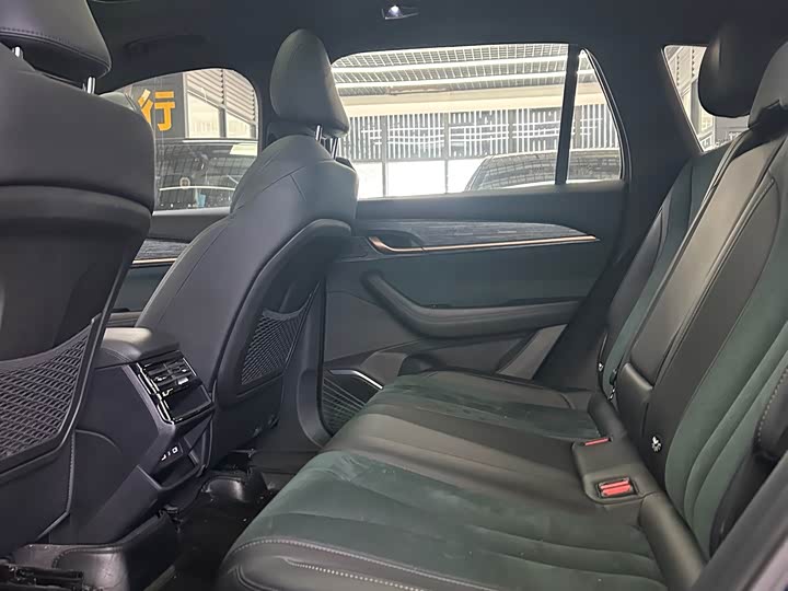 Фото 7 - Geely Monjaro