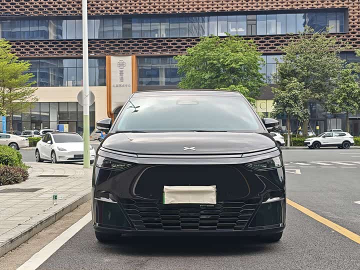 Фото 2 - XPeng X9