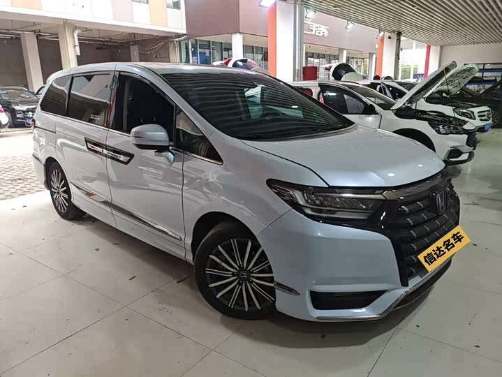 Фото 2 - Honda Elysion