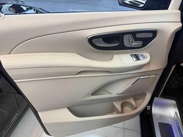 Mercedes-Benz V-Class 2022 2022款 V 260 L 长轴距豪华版