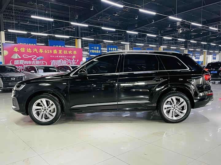 Фото 5 - Audi Q7