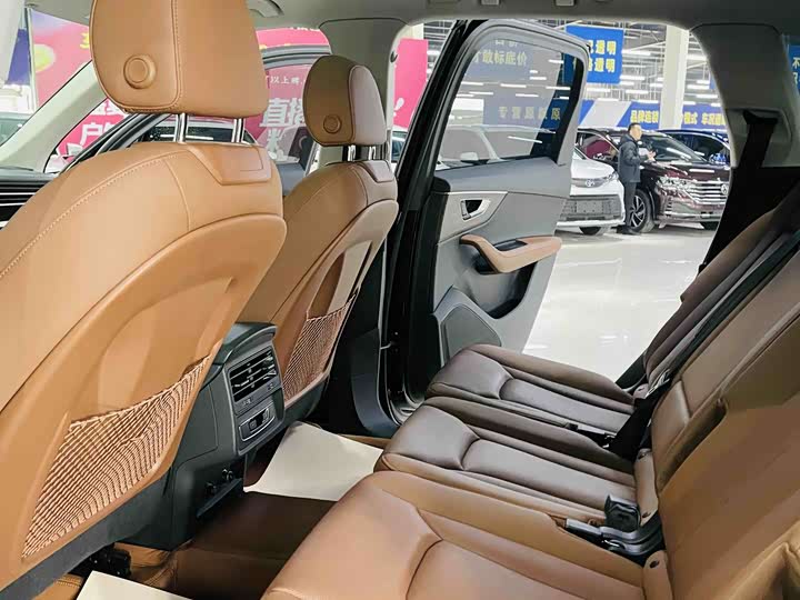 Фото 8 - Audi Q7