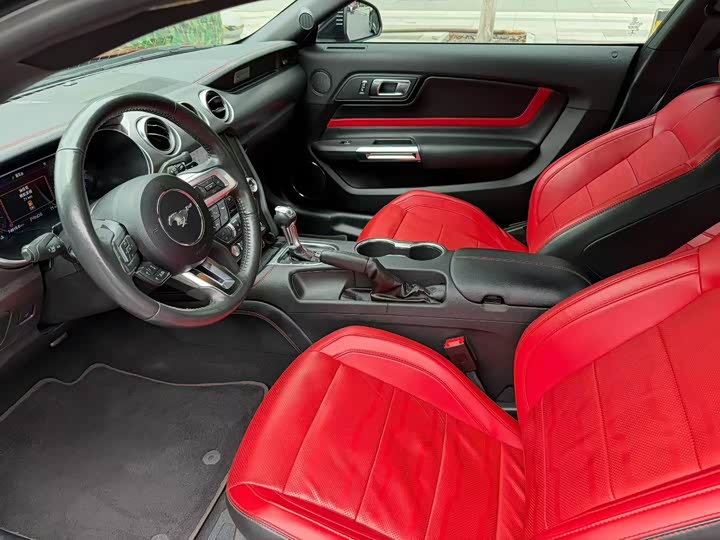 Фото 4 - Ford Mustang