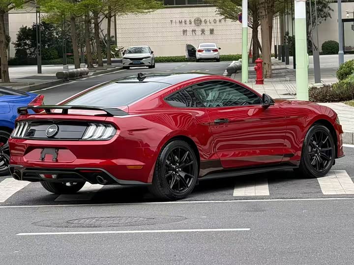 Фото 9 - Ford Mustang