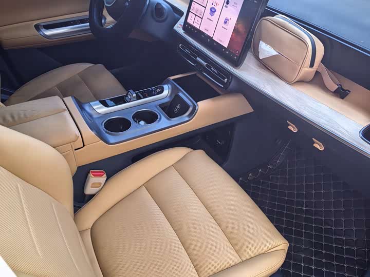 Фото 6 - GAC Trumpchi E8