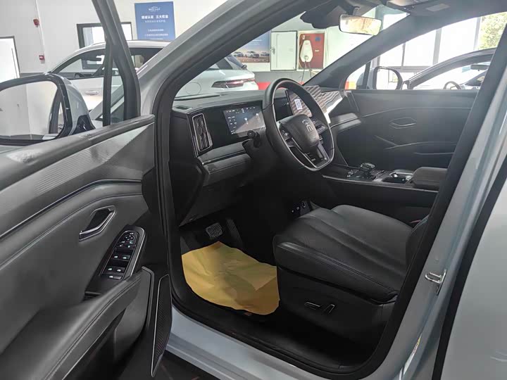 Photo 3 - BYD Song L DM-i Hybrid