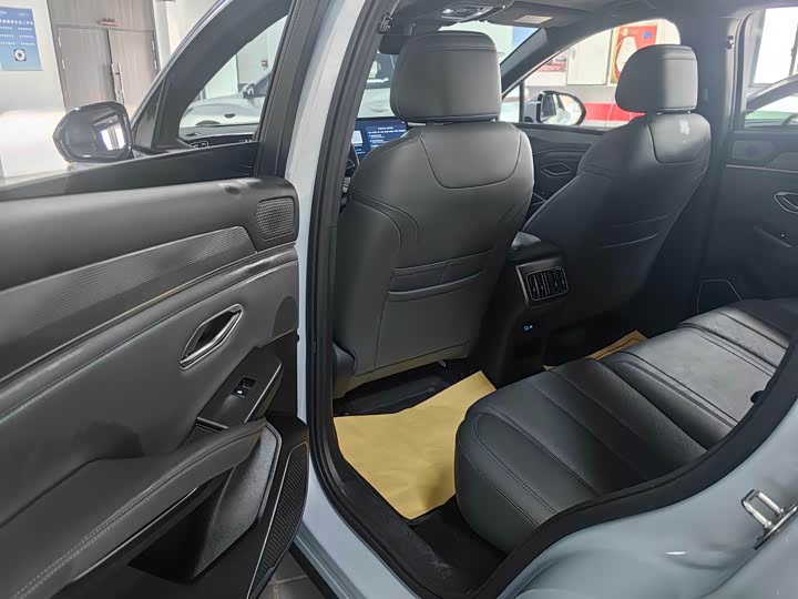 Photo 4 - BYD Song L DM-i Hybrid