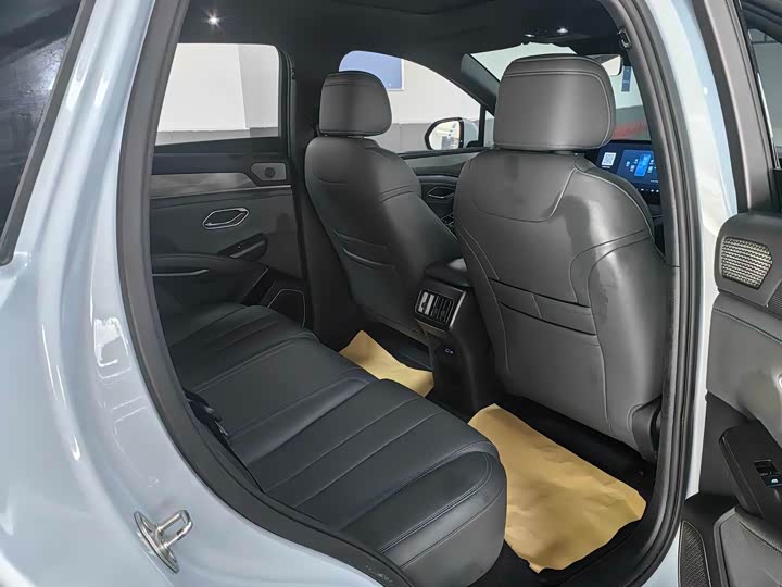 Photo 5 - BYD Song L DM-i Hybrid