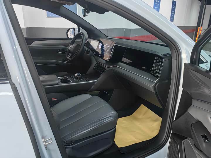 Photo 6 - BYD Song L DM-i Hybrid