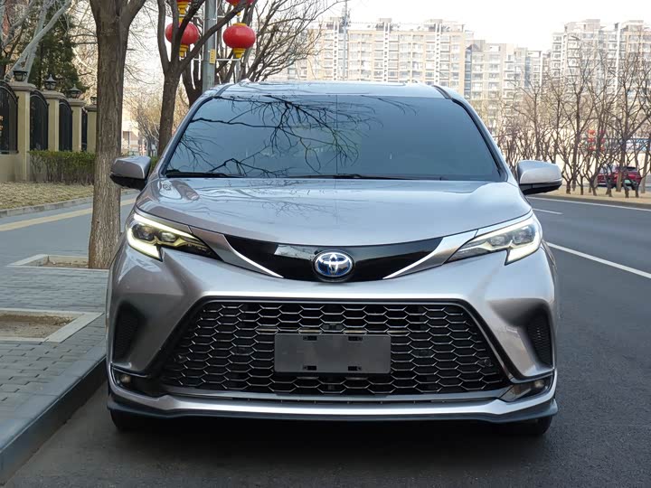 Фото 2 - Toyota Granvia