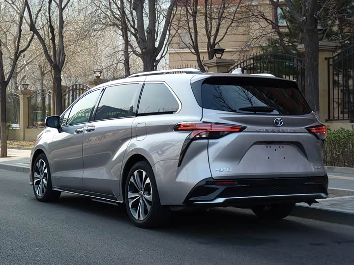 Фото 5 - Toyota Granvia