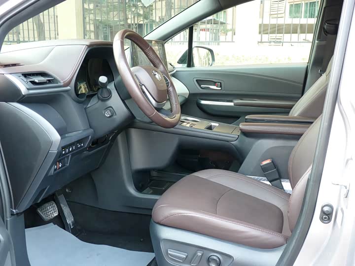 Фото 7 - Toyota Granvia