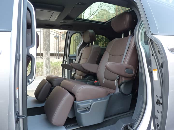 Фото 8 - Toyota Granvia