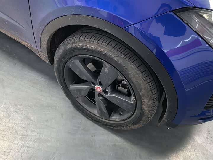 Фото 6 - Jaguar E-Pace