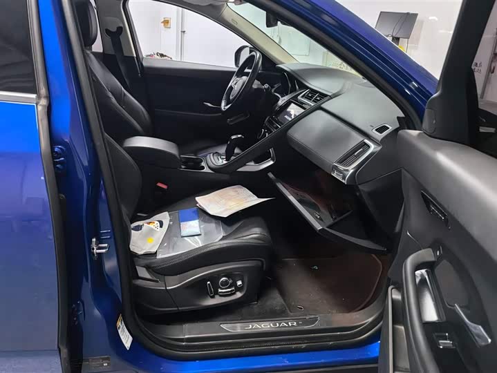 Фото 8 - Jaguar E-Pace