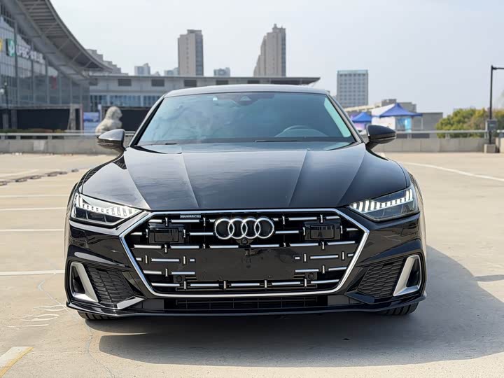 Фото 1 - Audi A7L
