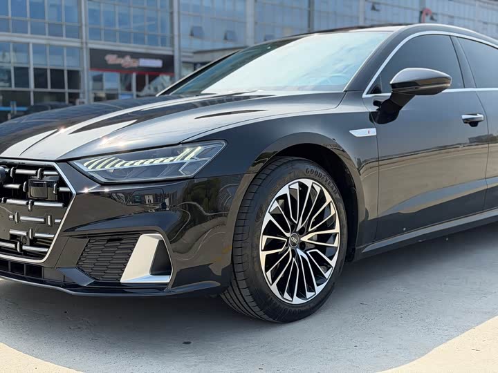 Фото 4 - Audi A7L