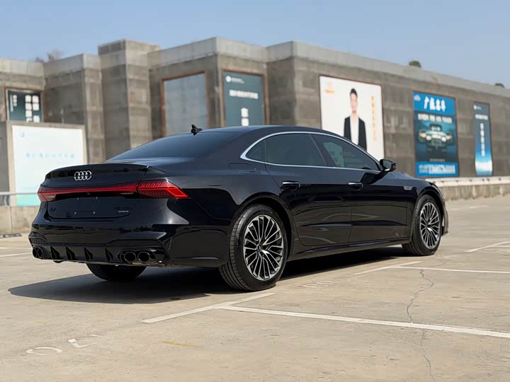 Фото 6 - Audi A7L