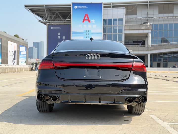 Фото 7 - Audi A7L