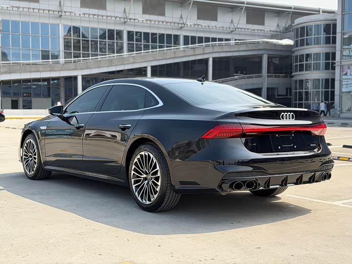 Фото 8 - Audi A7L