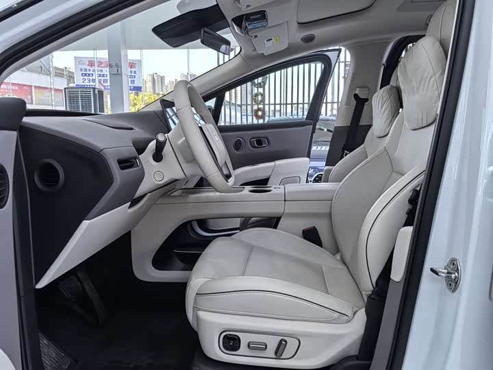 Photo 5 - LiXiang i8